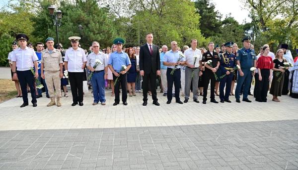 В Новороссийске зажгли тысячи свечей в память о жертвах Беслана